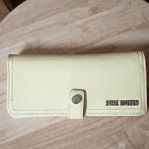 Steve Madden Wallet in Yellow 💛